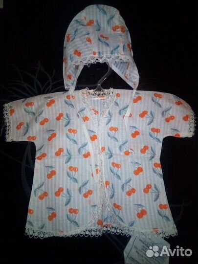 Распашонка и чепчик 