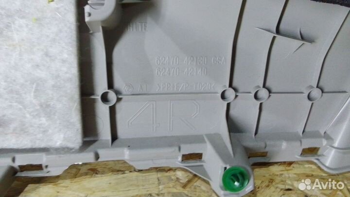 Обшивка задней правой стойки Toyota Rav 4(40)