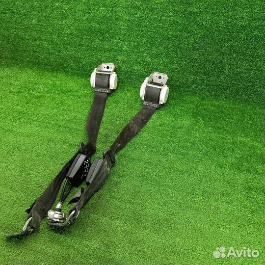 Ремень безопасности задний Skoda Fabia 2 (5J) 2008