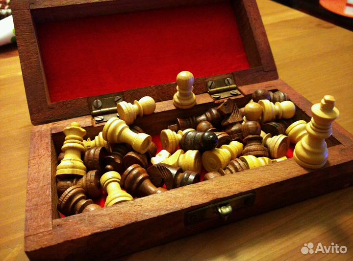 Шахматы дерево, бархат, 15 на 15 см.индия
