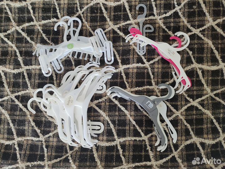 Япомогаю вешалки деревянные и детские