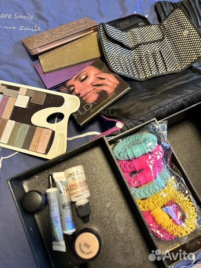 Палитра теней и кейс для визажиста