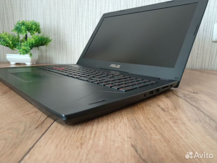 Игровой ноутбук Asus i5/GTX 1060/16GB RAM/SSD+HDD