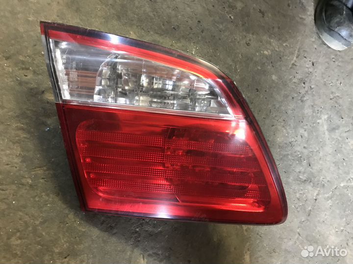 Фонарь задний внутренний Nissan Maxima A33