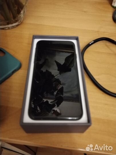 iPhone 8, 64 ГБ