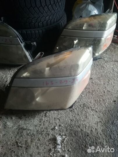 Фары Toyota Voxy AZR 60, 65 рестайлинг 2005 год, н