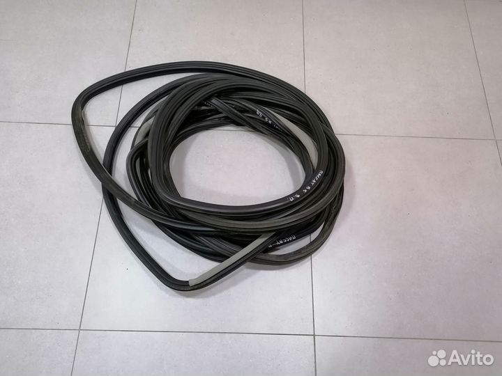 Уплотнитель двери Volkswagen Passat B5 1996-2000