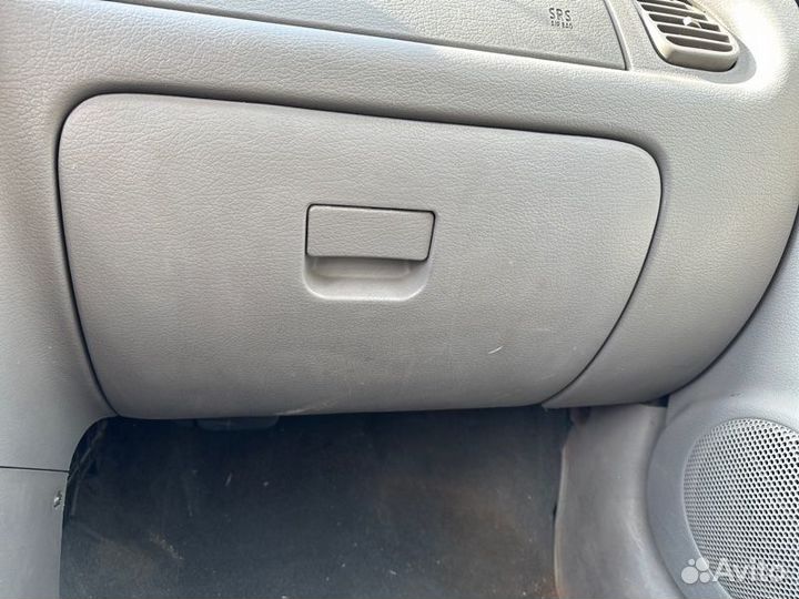 Бардачок Kia Rio седан 1.5 A5D 2001