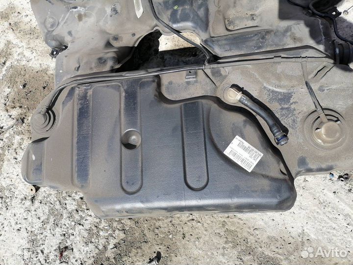Бензобак Audi A6 C6 ccea 2010