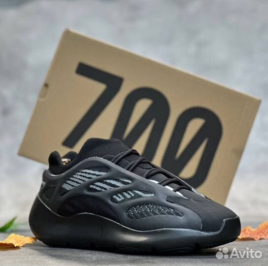 Adidas yeezy boost 700 черные разм. 43