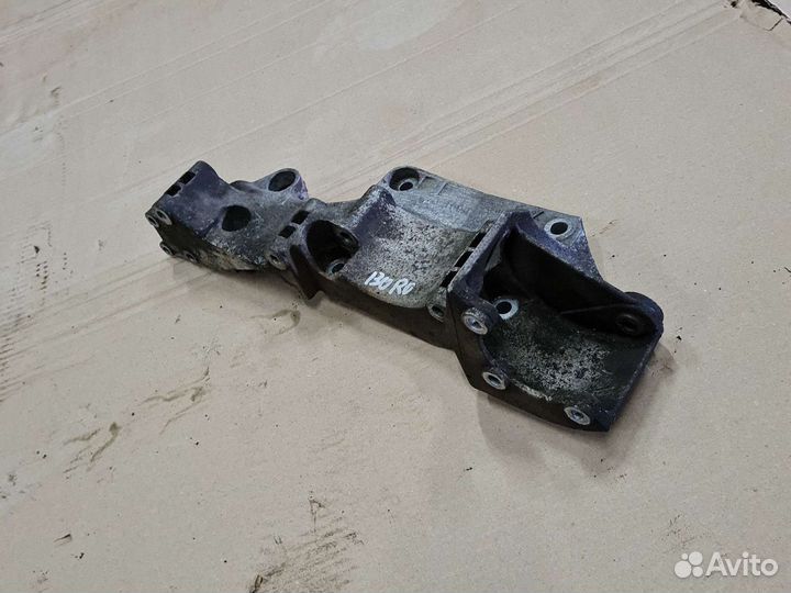 Кронштейн Skoda Octavia Volkswagen Bora A4