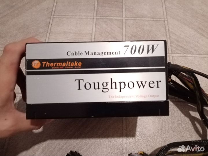 Блок питания thermaltake 700 Ватт