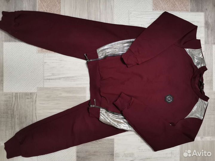 Продам спортивный костюм