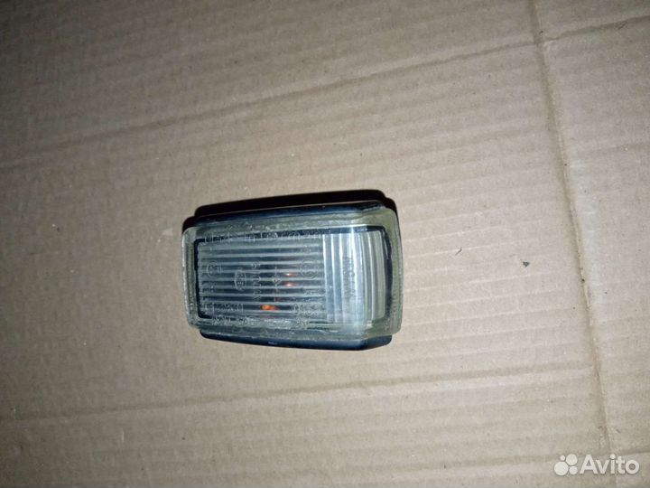 Volvo поворотник повторитель в крыло