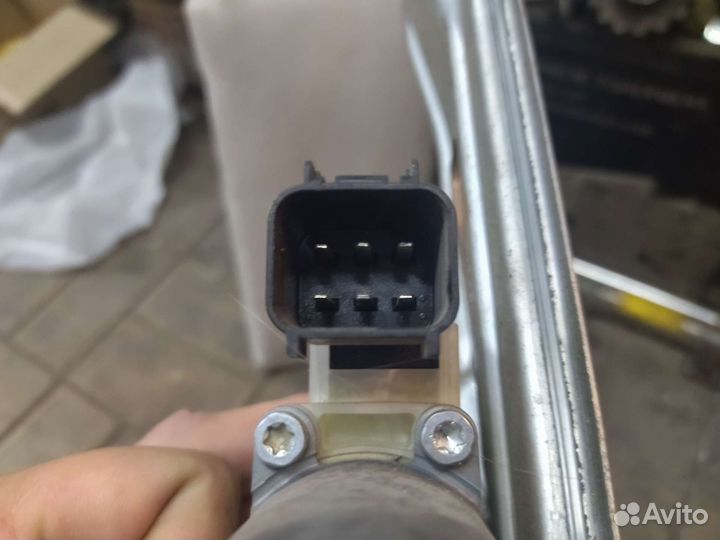 Стеклоподъемник правой двери Transit 8