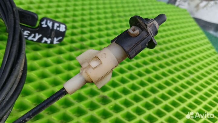 Тросик бензобака багажника geely mk