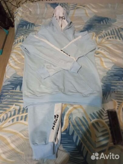 Спортивный костюм женский