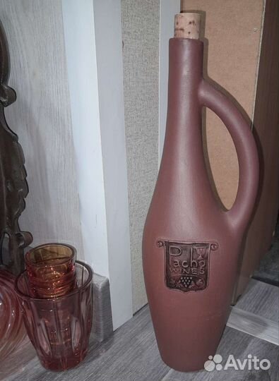 Глиняный кувшин для вина