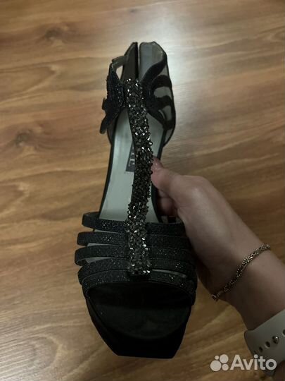 Босоножки Vera Wang 38,5