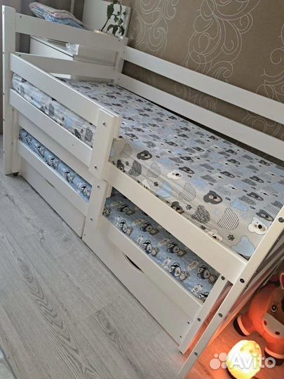 Детская двухъярусная выкатная кровать в белом цвет