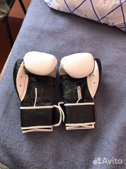 Боксерские перчатки