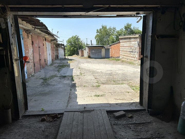 Гараж, > 30 м²