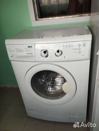 Стиралка Zanussi ZWS286W