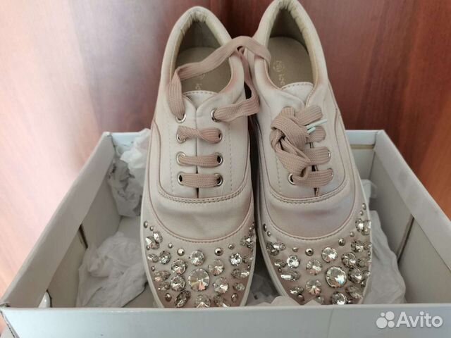 Кроссовки женские