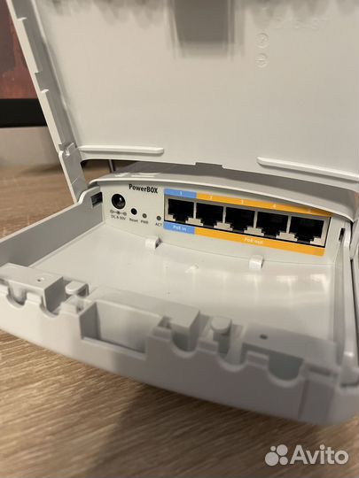 Маршрутизатор MikroTik PowerBox RB750P-PBR2