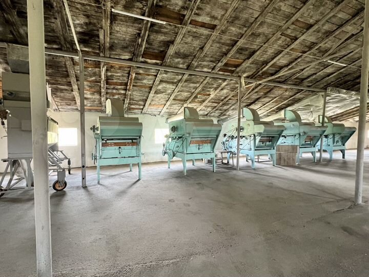 Здание, 3200 м²