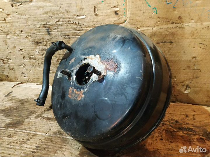 Вакуумник тормозной Hyundai Grand Starex