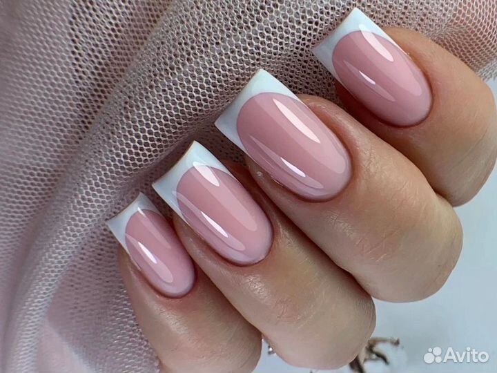 Маникюр,педикюр в салоне