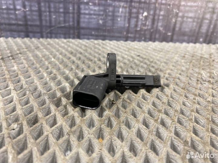 Датчик ABS левый Audi Q5 8R cdnc 2009