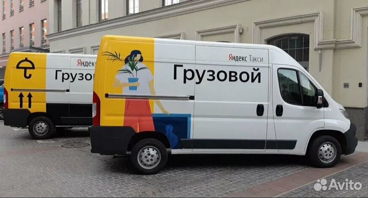 Водитель с грузовым авто