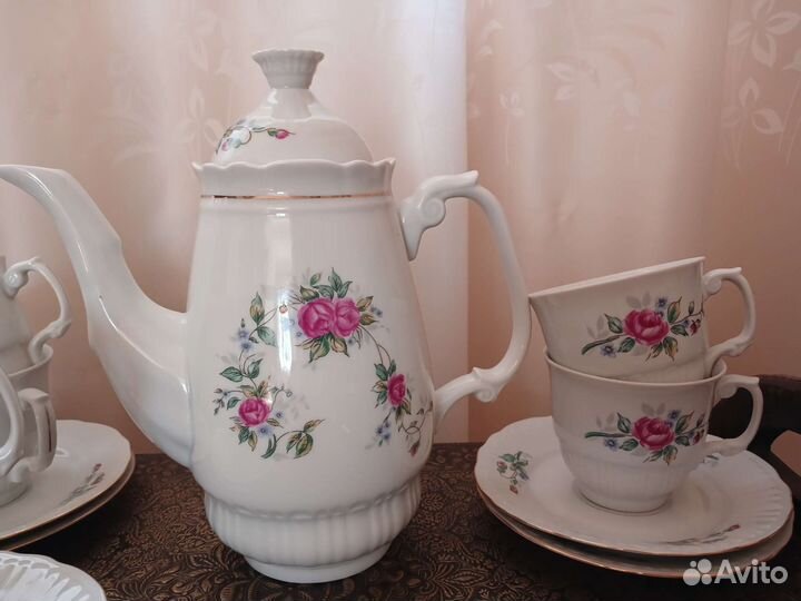 Сервиз - заварочный чайник и 6 кружек с блюдцами