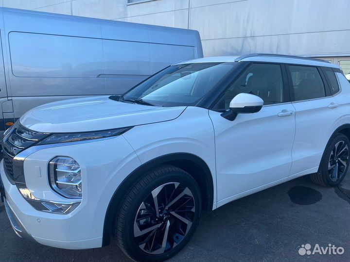 Mitsubishi Outlander 2.5 CVT, 2023