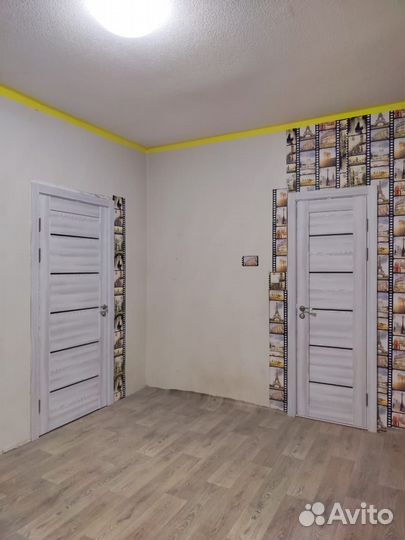 Двойные распашные двери в наличии