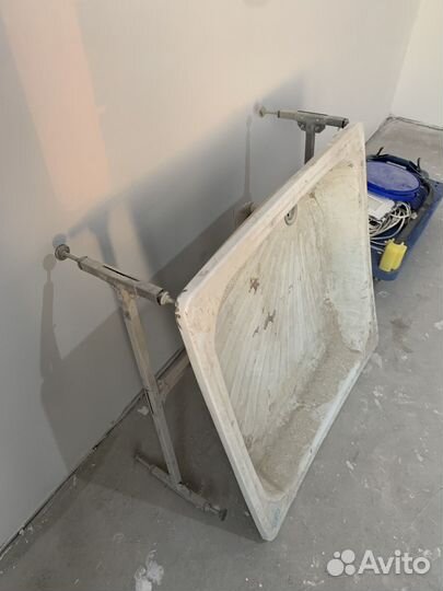 Душевой поддон 80х80 с подставкой и сифоном