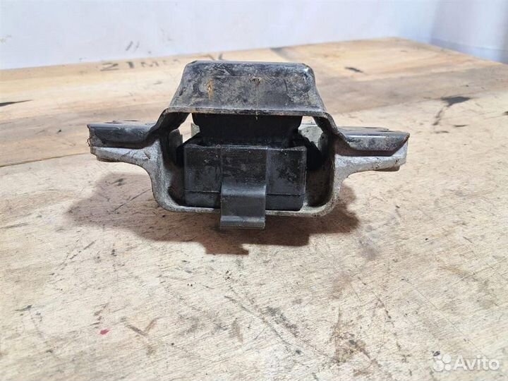 Опора двигателя VW Passat (B6) 2005-2010