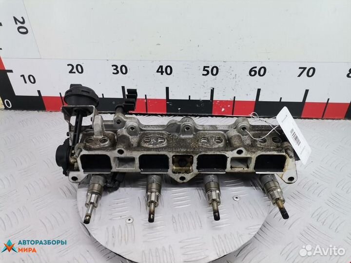 Топливная рампа Volkswagen Golf 4 2004 03C133204AH