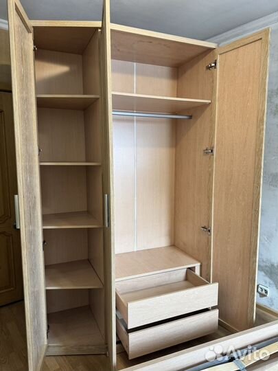 Шкаф с зеркалом