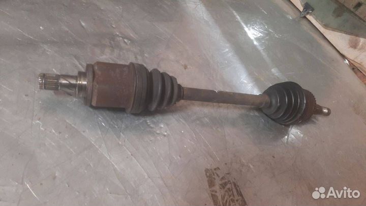 Полуось левая Nissan Almera N16 2000 39101BM580