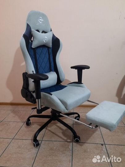 Игровое геймерское компьютерное кресло