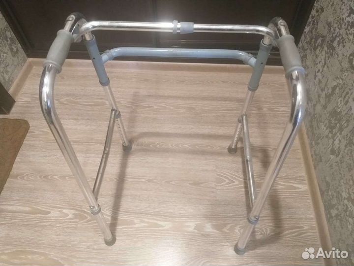 Ходунки для пожилых людей б/у