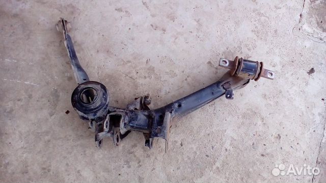 Задний правый рычаг Honda civic