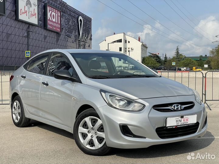 Hyundai Accent, 2011