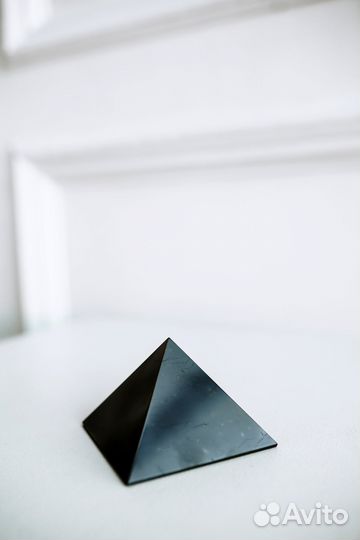 Полированная пирамида 6см