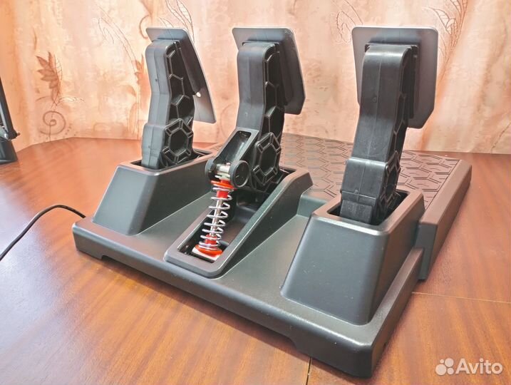 Руль Thrustmaster TMX