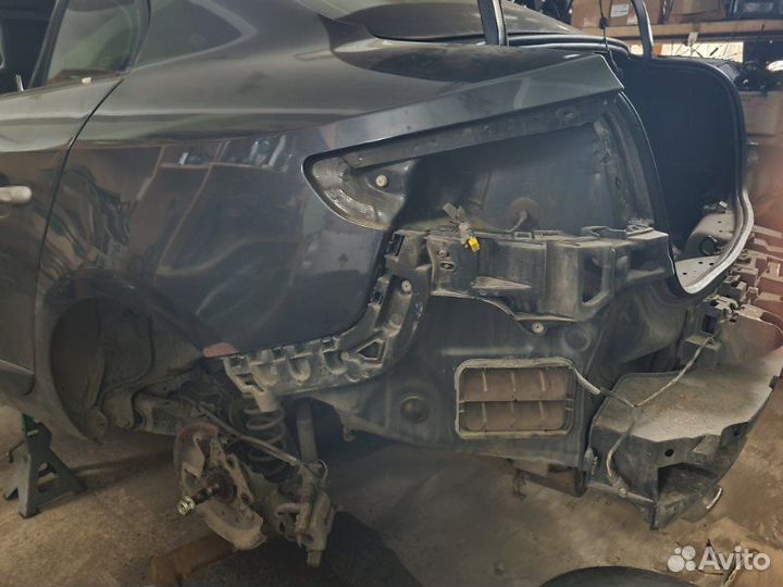 Крыло заднее левое Renault Fluence седан M4R 2011