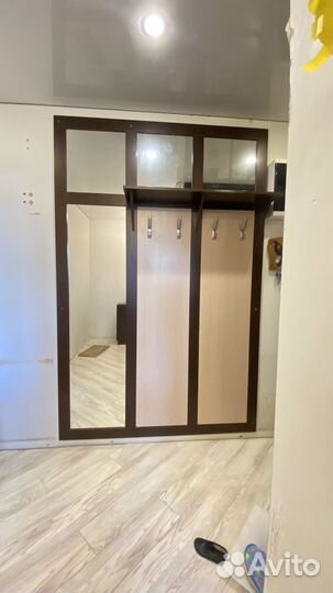 Вешалка с зеркалом